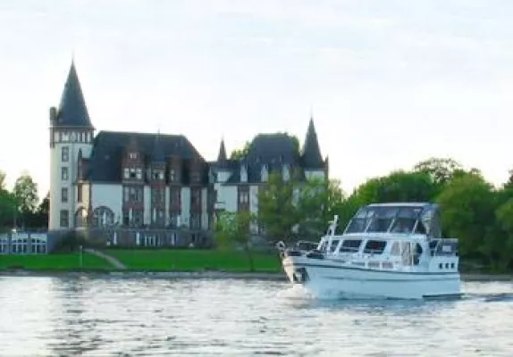 Bild: Hausboot für Jedermann - ohne Führerschein auf der Mecklenburger Seenplatte