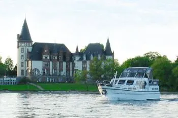 Hausboot für Jedermann - ohne Führerschein auf der Mecklenburger Seenplatte Bild: Hausboot für Jedermann - ohne Führerschein auf der Mecklenburger Seenplatte