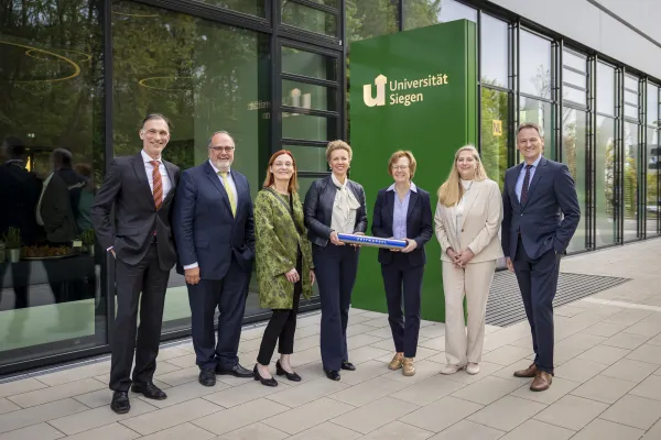 Bild: Startschuss für eine neue Ära exzellenter Forschung 