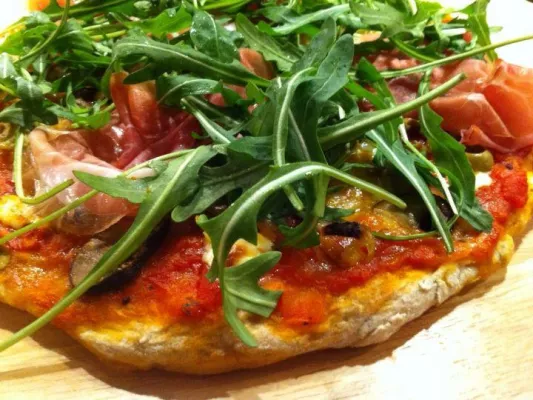 Bild: Rucola gibt der Pizza eine würzige Note