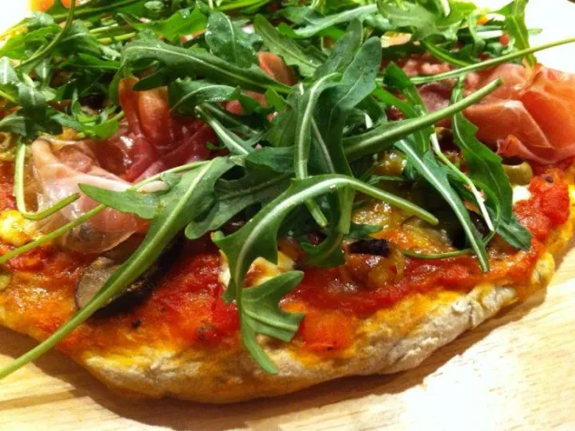 Bild: Rucola gibt der Pizza eine würzige Note