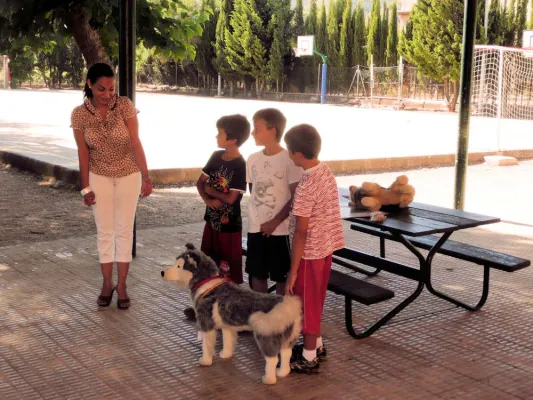 Bild: Spanische Kinder erhalten erstmals Unterricht im richtigen Umgang mit Tieren