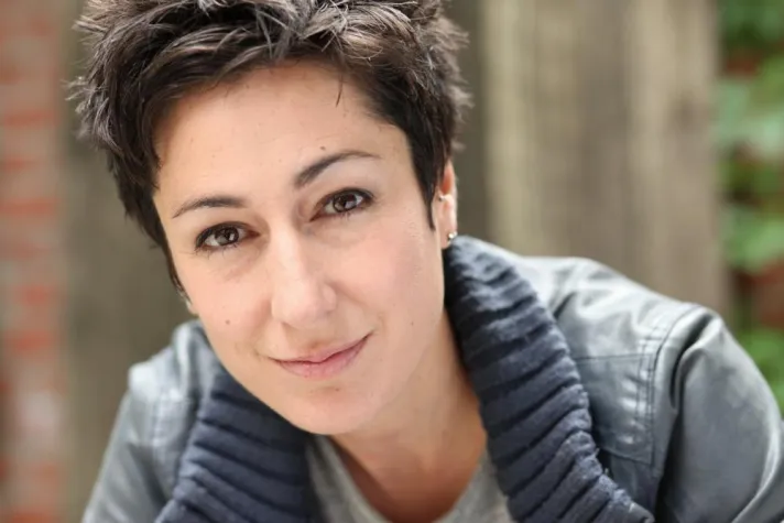 Bild: AUTORENLESUNG MIT DUNJA HAYALI: "IS WAS DOG? - MEIN LEBEN MIT HUND UND HAAREN"