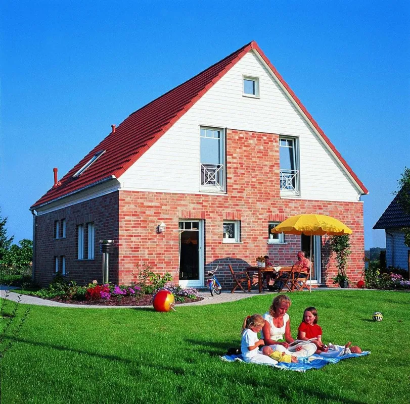 Nicht nur ein dekorativer Häuserschmuck: Klinker-Fassaden sind auch energetisch effizient. Foto: Rensch-Haus