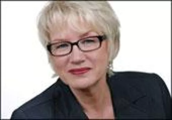 Dresscode für Business & Casual - Managementtrainer für Stil & Etikette Lis Droste bei der Salongesellschaft Bild: Dresscode für Business & Casual - Managementtrainer für Stil & Etikette Lis Droste bei der Salongesellschaft