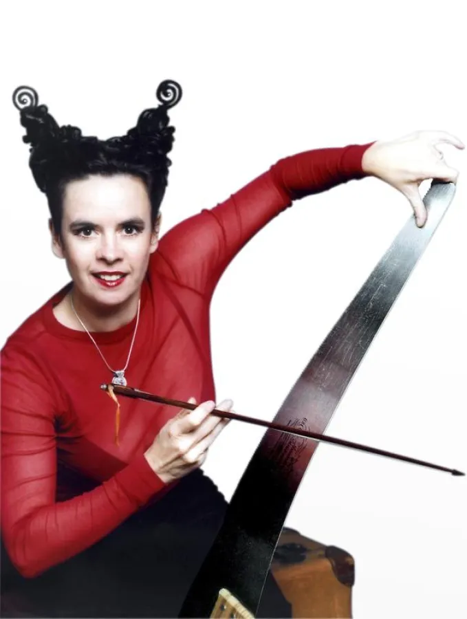 NESSI TAUSENDSCHÖN am 09.09.10 im SAALBAU WITTEN