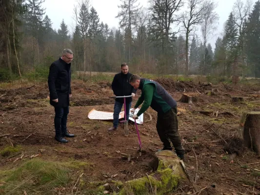 Bild:  Das FIMAVO-Klimaschutzprojekt  "Gemeinsam für den Wald und unsere Umwelt"