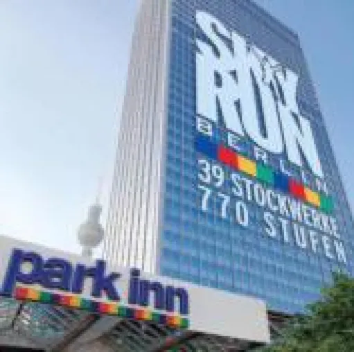 Bild: Blogger "stürmt" Park Inn Hotel  - Berlin - Alexanderplatz