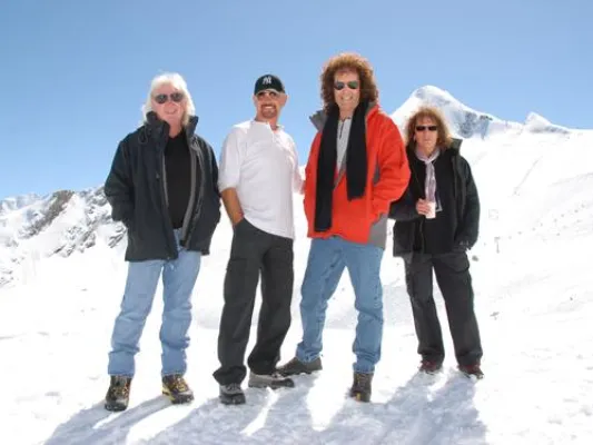 Bild: 'Sonne, Schnee und Party' Woche - Kultband Smokie spielt vor 3.000 Fans in Zell am See-Kaprun