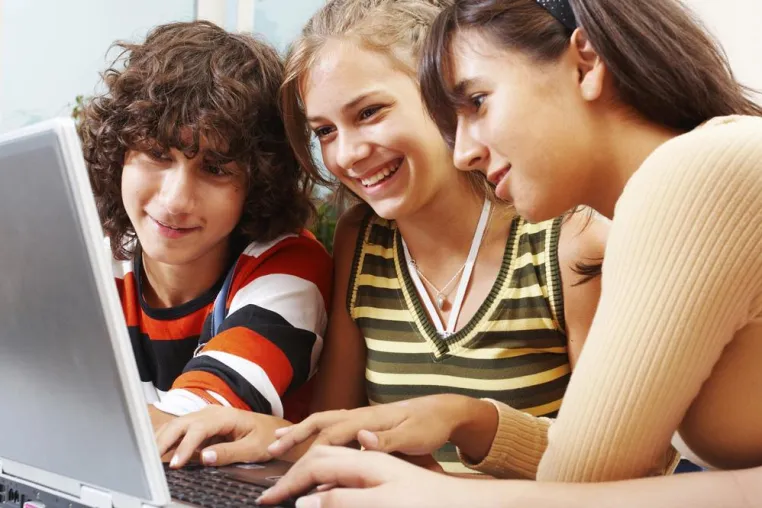 Bild: Studie: Schon Kinder und Jugendliche sind im Internet Gewohnheitstiere