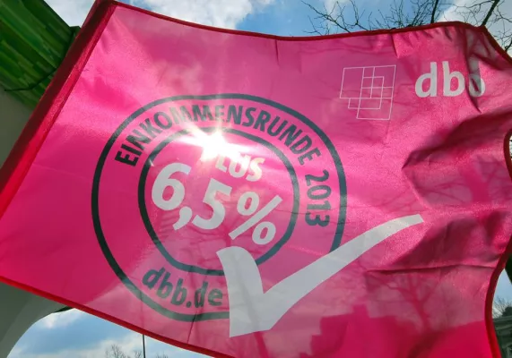 Bild: 24-Stunden-Mahnwache vor der Düsseldorfer Staatskanzlei