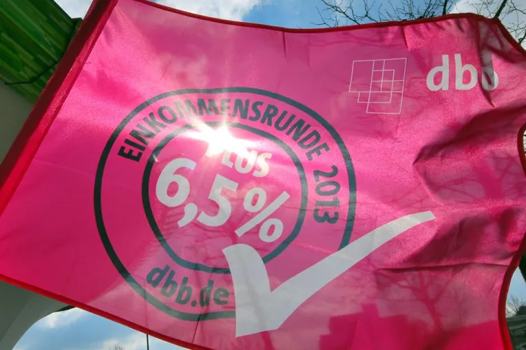 Bild: 24-Stunden-Mahnwache vor der Düsseldorfer Staatskanzlei