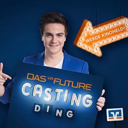 JoussenKarliczek mit VR Future-Card zurück auf der Kinoleinwand Bild: JoussenKarliczek mit VR Future-Card zurück auf der Kinoleinwand