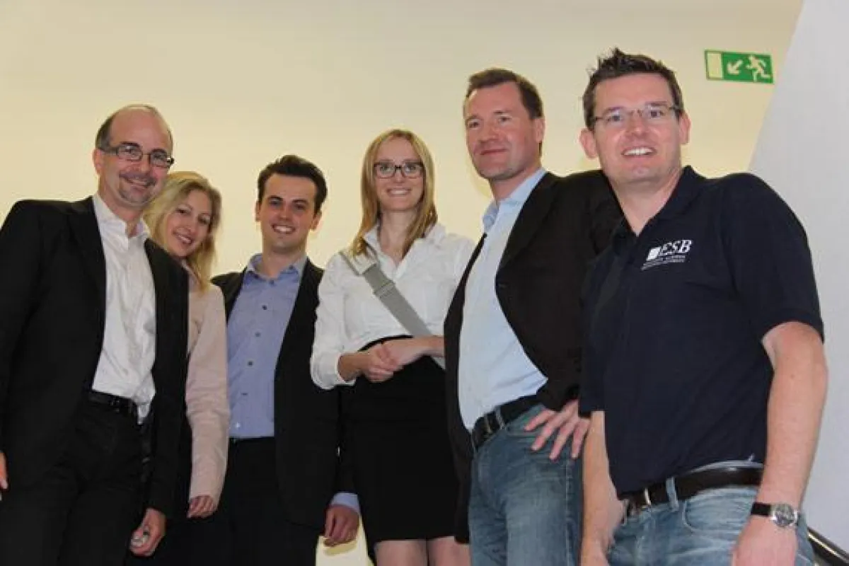 Prof. Dr. Timo Kaski aus Finnland (2.v.r.) mit Prof. Rennhak (r.) und Prof. Beyer (l.) mit den 3 ESB