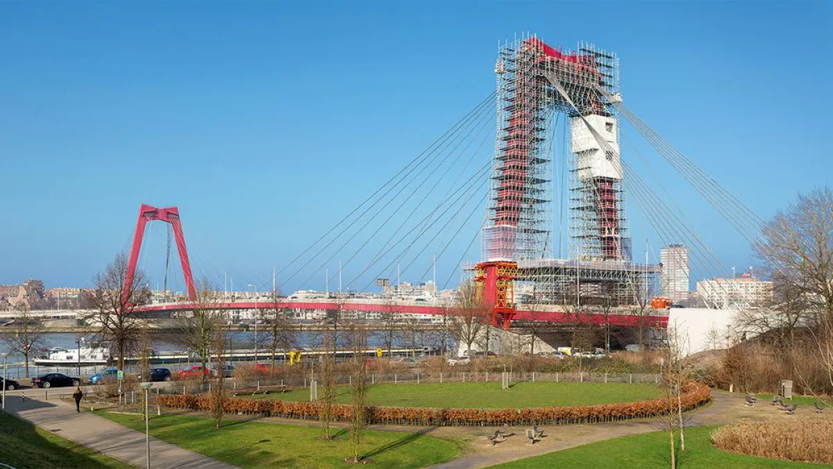 Die zu sanierende Willemsbrücke ist eine wichtige Verbindung zw. der Rotterdamer Nord- und Südstadt.