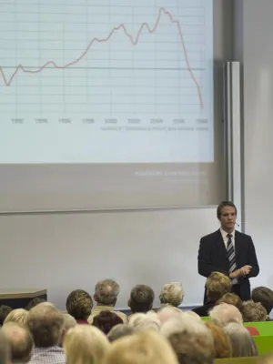 Großes Interesse an Sondervorlesung zur internationalen Finanzkrise Bild: Großes Interesse an Sondervorlesung zur internationalen Finanzkrise