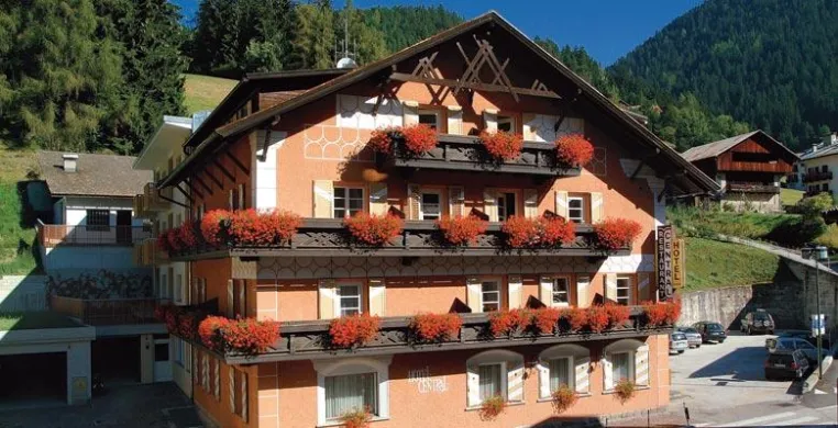Hotel Central *** in Welschnofen am Karersee - Ihr Hotel in Südtirol Bild: Hotel Central *** in Welschnofen am Karersee - Ihr Hotel in Südtirol