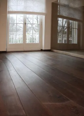 Bild: geschwungene Massivholzdiele Waldilla - die Walddiele nominiert für "Preis der Preise"