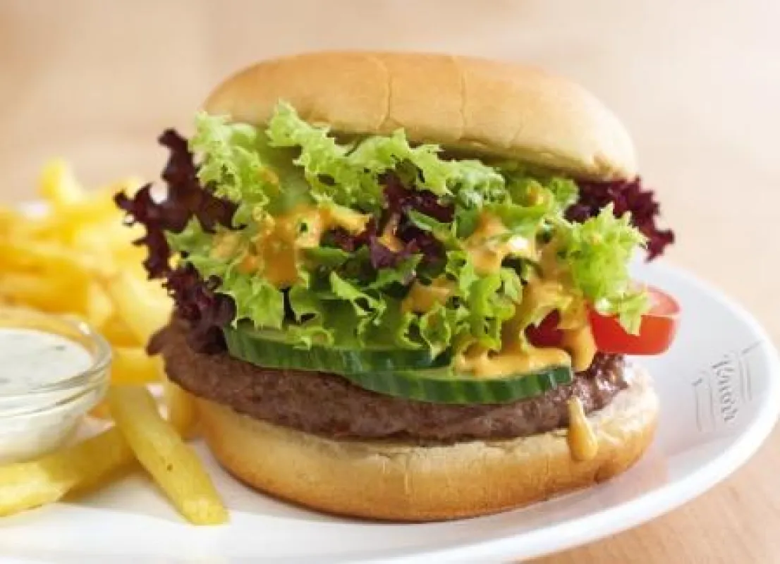 Lust auf light: Saftiger Hamburger mit Salat und leichtem Dressing