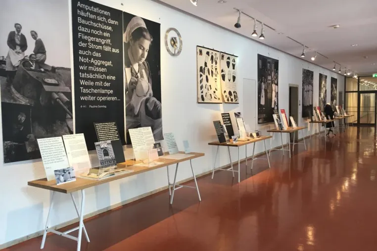Bild: Ausstellung pflegen helfen für vier Wochen im Stuttgarter Rathaus zu Gast