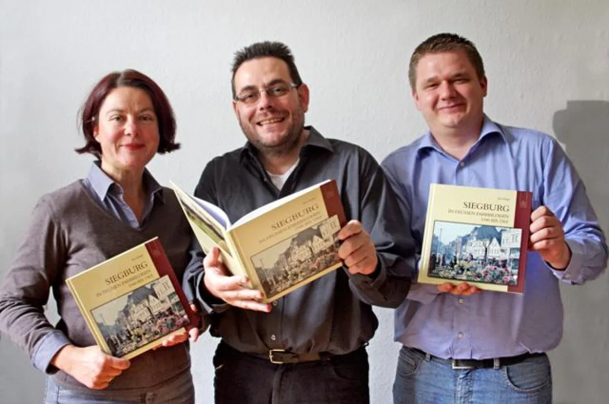 von links: Lektoratsleiterin Julia Ströbel, Vertriebsleiter Andreas Ströbel und Lektor Thomas Konze