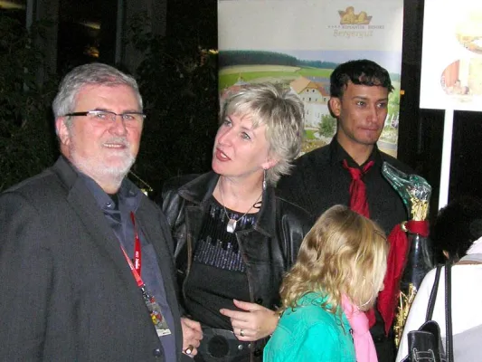 Bild: Gelungenes Multimedia-Popspektakel zum 20. Jahrestag des Falls der Berliner Mauer