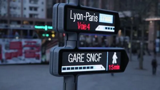 Bild: In Echtzeit, immer in Bewegung: das wegweisende Verkehrsschild für die ‚Smart City‘