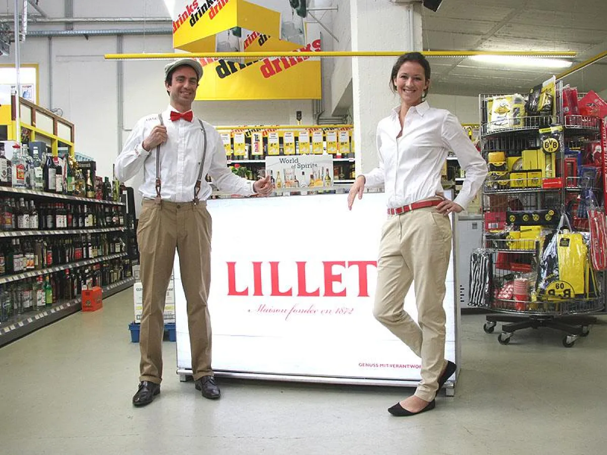 Promotionteam sehr stilvoll am POS