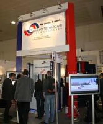 Bild: Erfolgreiche EMO für Micro Technica® Technologies und ihre Entgrat- und Oberflächentechnologien