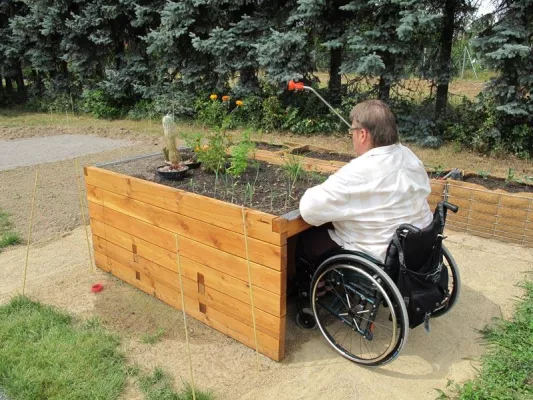 Unterfahrbares Hochbeet für Rollstuhlfahrer Bild: Unterfahrbares Hochbeet für Rollstuhlfahrer