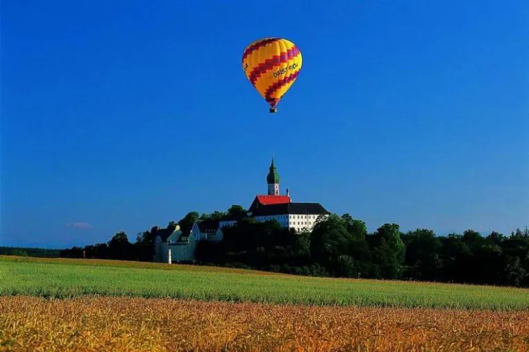 Bild: Kloster auf Zeit auf dem Heiligen Berg Bayerns