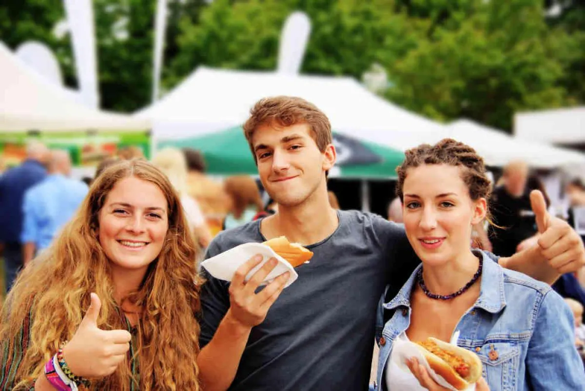 Jede Menge fröhliche VSD-Besucher/ Till Hummel