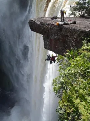 Kaieteur Falls in Guyana: spektakuläres Naturschauspiel im Dschungel – Viermal höher als Niagara Bild: Kaieteur Falls in Guyana: spektakuläres Naturschauspiel im Dschungel – Viermal höher als Niagara