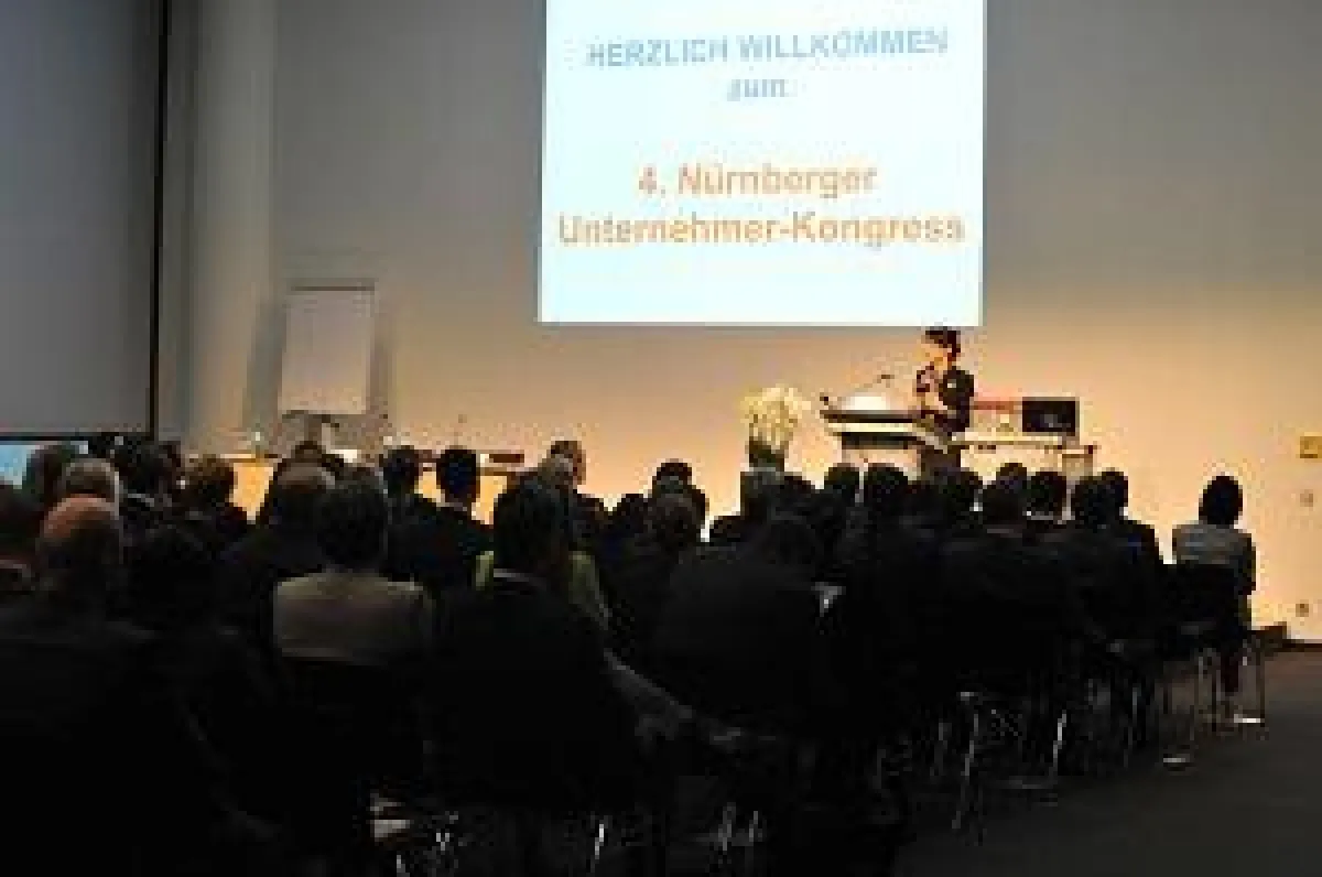 Gastgeberin Sabine Michel, SMIC! Events & Marketing, beim Nürnberger Unternehmer-Kongress im vergang