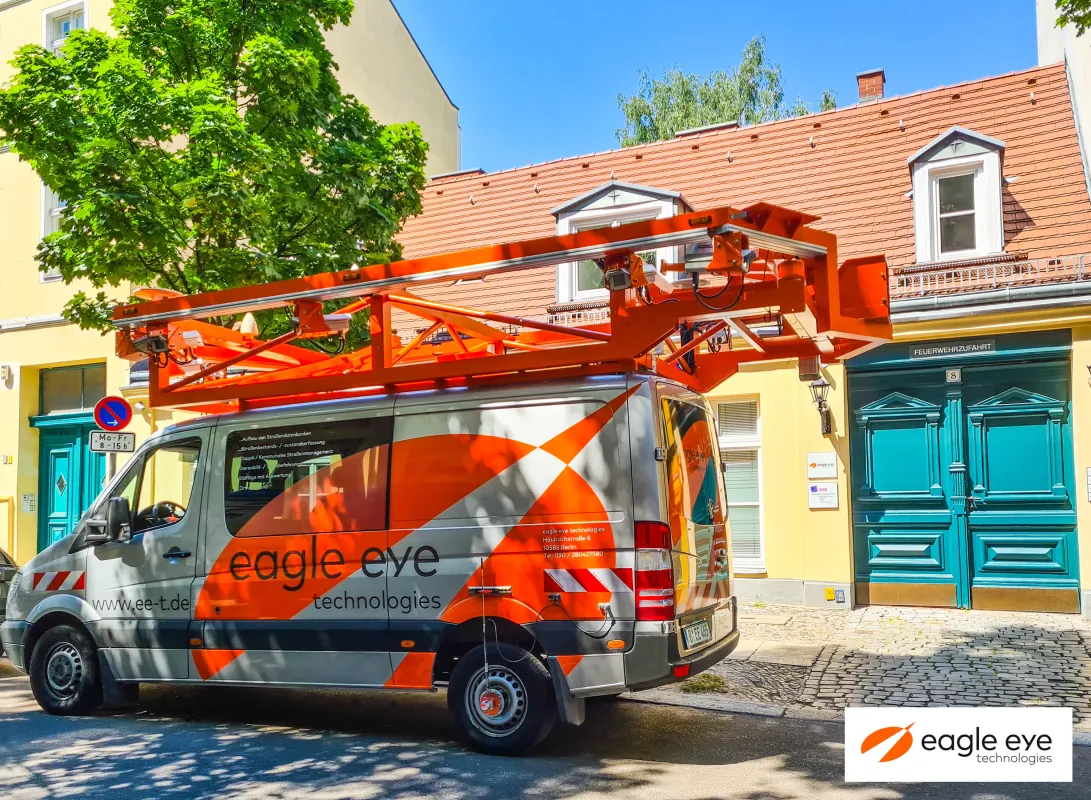Das Messfahrzeug MIIA ist zu Besuch im eagle eye Headquarter in Berlin. (© eagle eye technologies GmbH)