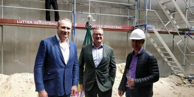 SANUS AG feiert Richtfest für 4**** Lifestyle-Hotel in Kreuzberg Bild: SANUS AG feiert Richtfest für 4**** Lifestyle-Hotel in Kreuzberg