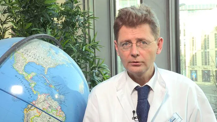 Bild: Das packt der Experte ein: Die Profi-Reiseapotheke vom Mediziner – Praktisches für unterwegs
