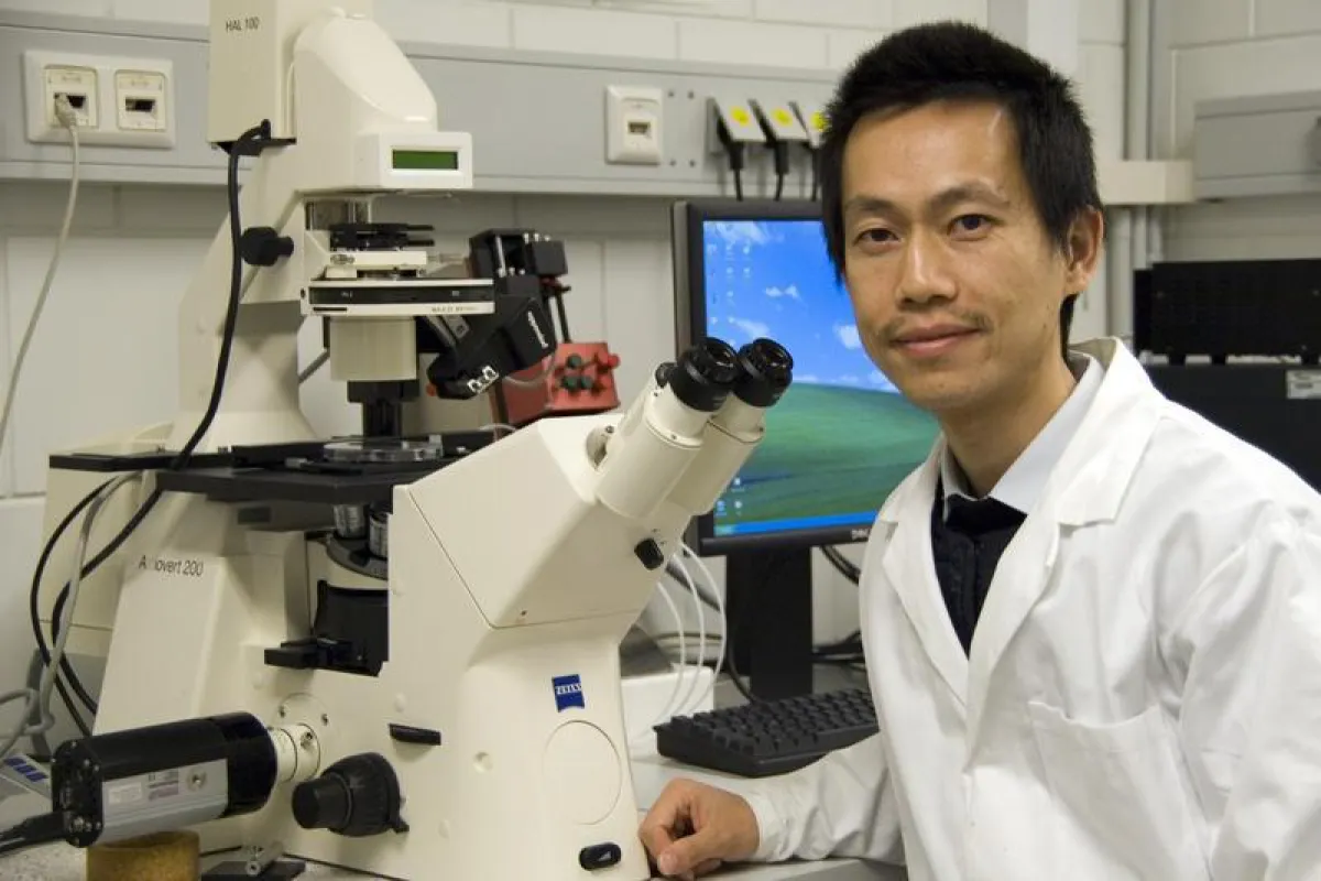 Dr. Chusen Huangvon der Shanghai Normal University forscht an Sondenmolekülen. (Foto: Jacobs University)