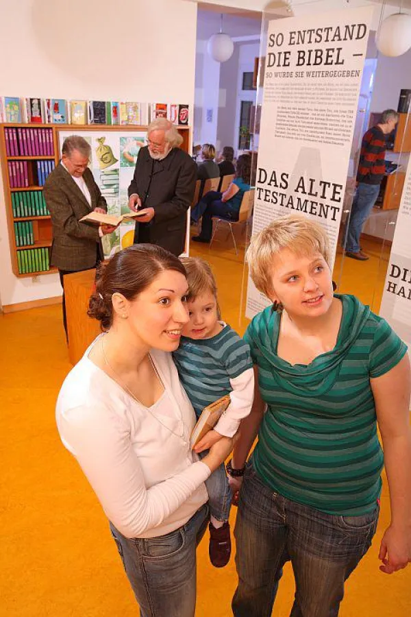 Ausstellung im Bibelzentrum in Wuppertal. Foto: Ev. Bibelwerk im Rheinland