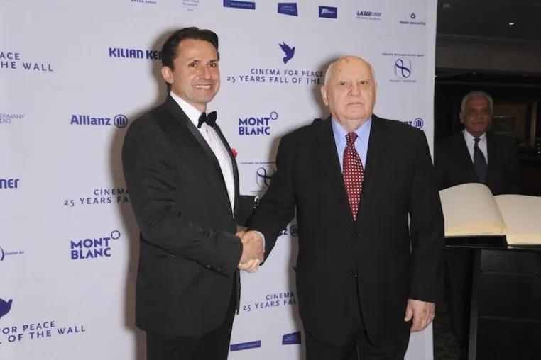 Bild: Neutrino Inc. ist neuer Partner des Bundespresseballs