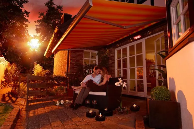 Bild: Urlaub im Garten dank Markise, Glasoase® und Co.