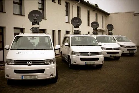 SATCOM übergibt dem NDR fünf KA-Fahrzeuge für die trimediale Newsproduktion Bild: SATCOM übergibt dem NDR fünf KA-Fahrzeuge für die trimediale Newsproduktion