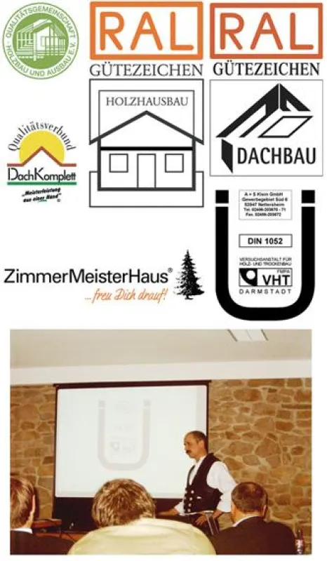 Alfred Klein erläutert den Zuhörern die Qualitätszeichen im Holzbau