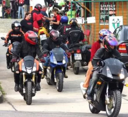 Weltrekordversuch beim MZ-Jubiläumstreffen in Zschopau Bild: Weltrekordversuch beim MZ-Jubiläumstreffen in Zschopau