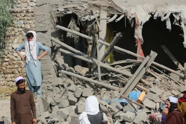 Bild: Erdbeben in Afghanistan: „Betroffene suchen mit bloßen Händen nach Überlebenden“ – Help startet Nothilfe