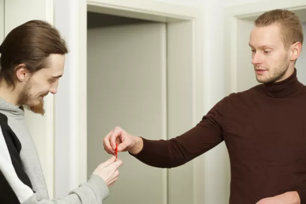 Wie man als Vermieter einen guten Mieter findet: Sven Schwarzat von der Schwarzat Capital GmbH gibt Tipps Bild: Wie man als Vermieter einen guten Mieter findet: Sven Schwarzat von der Schwarzat Capital GmbH gibt Tipps