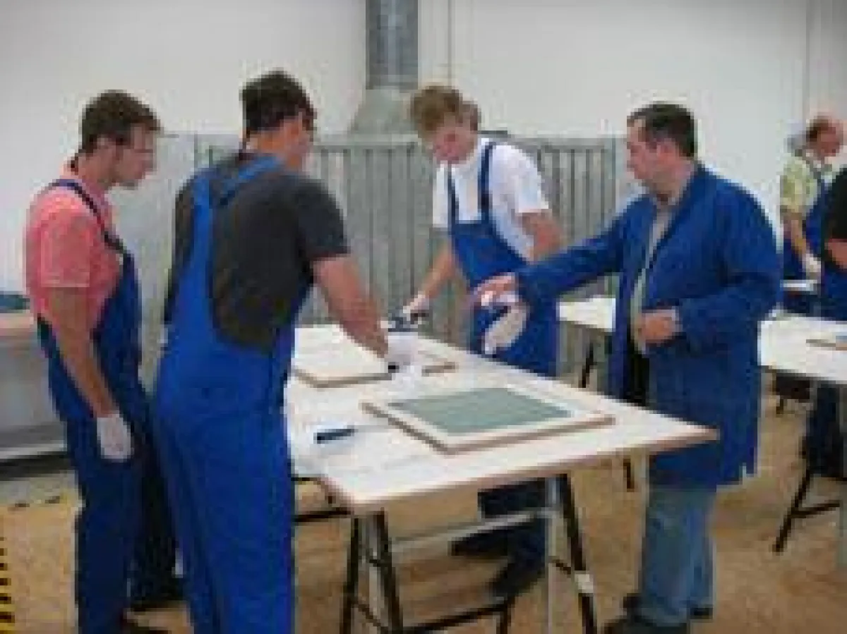 Das Kunststoff-Kompetenzzentrum Bremen präsentiert erstmals auf der Fachmesse didacta in Hannover vom 10. bis 14. Februar 2009 den Weiterbildungslehrgang zum Faserverbundkunststoff-Praktiker.