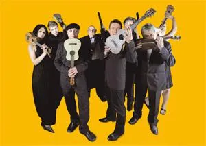 Bild: Entertainment in Berlin: The United Kingdom Ukulele Orchestra – We will uke you! im TIPI am Kanzleramt