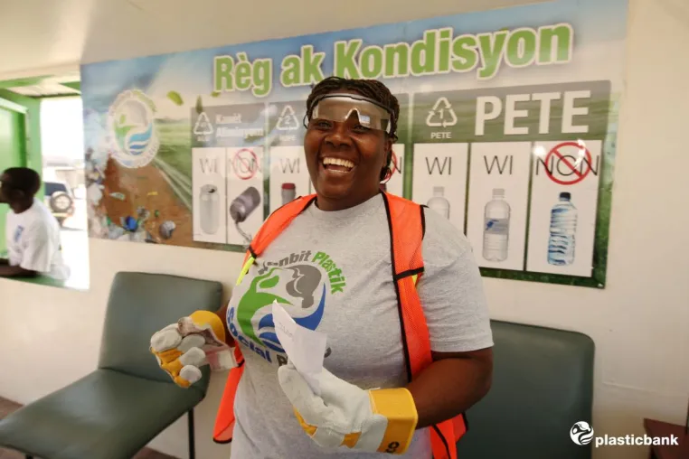 Bild: Mehr als recycelter Kunststoff: asambeauty startet Partnerschaft mit Plastic Bank®