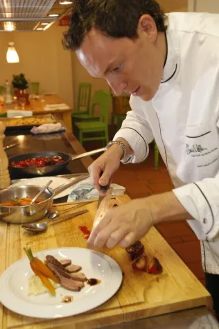 Bild: Holz – ein Profi am Herd